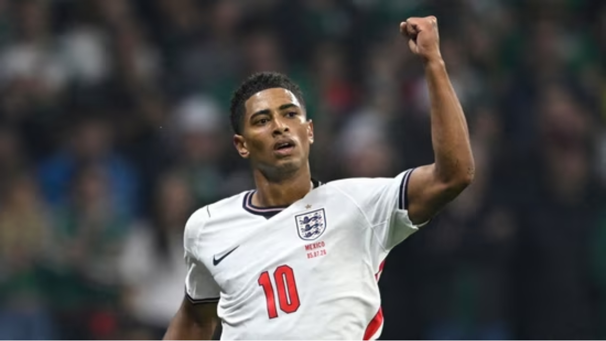 Ten-Man England Hold Off Mexico to Secure 3-2 Victory